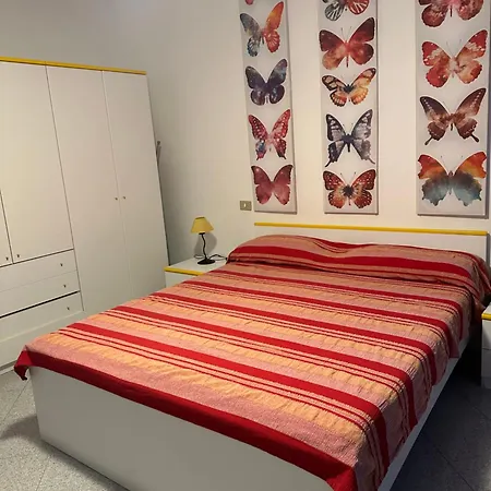 5/6 Beds Apartment *